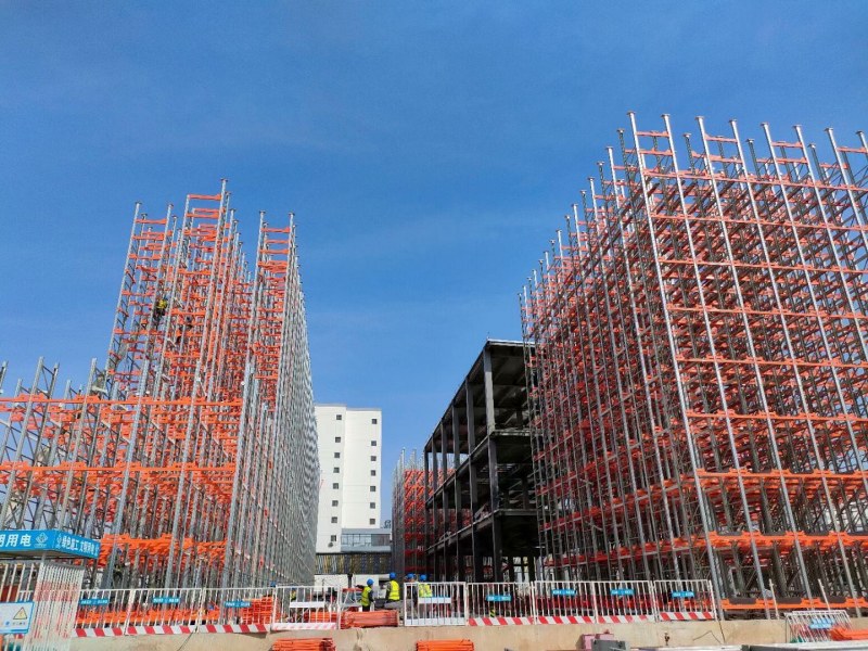 Tòa nhà hỗ trợ bằng kệ dựa trên xe shuttle