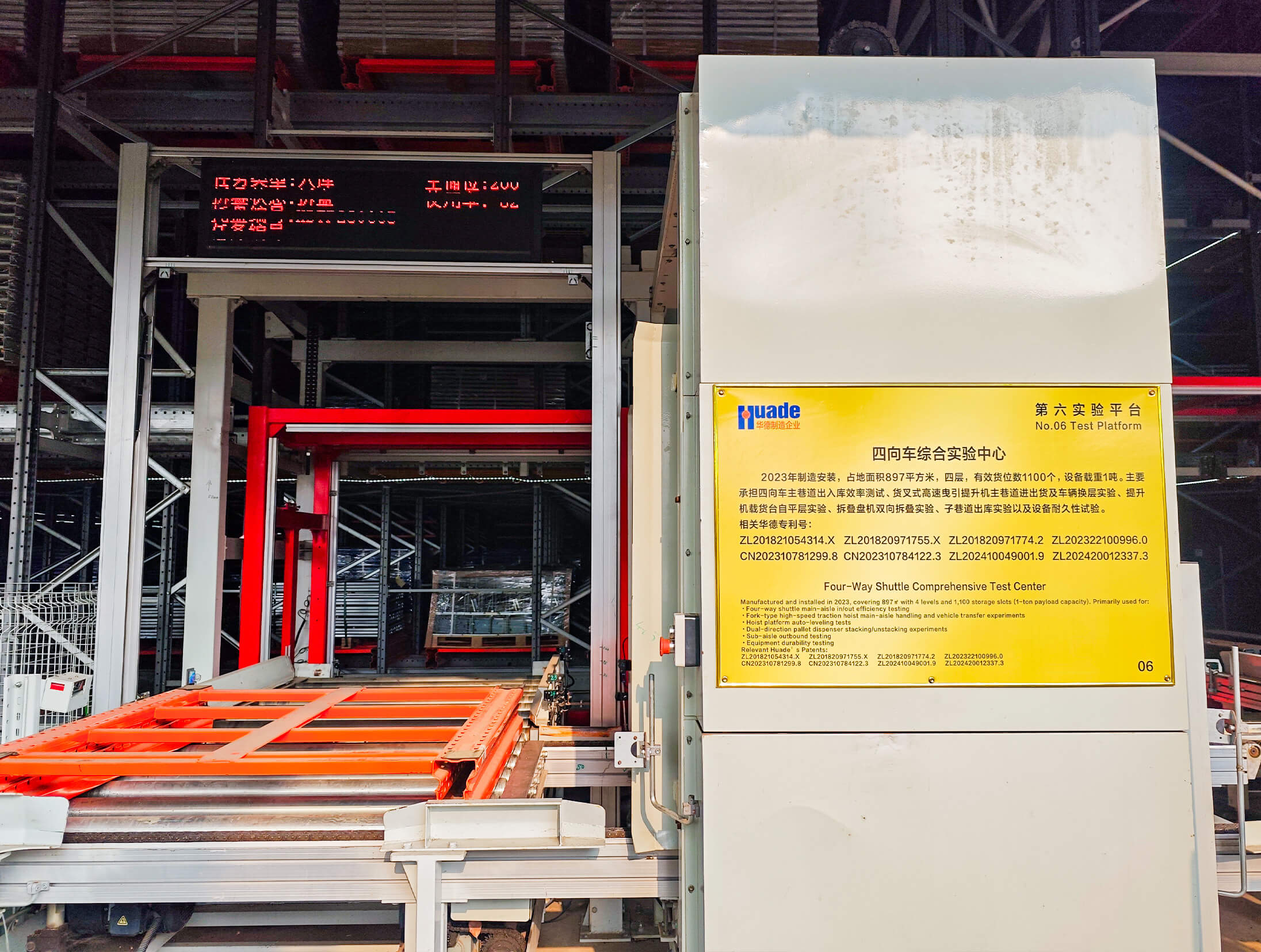 Chuyển pallet từ xe shuttle sang thang máy Chuyển pallet từ xe shuttle sang thang máy