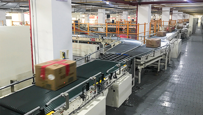 Hệ thống băng tải phục vụ hoàn thiện đơn hàng logistics thực phẩm Hệ thống băng tải phục vụ hoàn thiện đơn hàng logistics thực phẩm