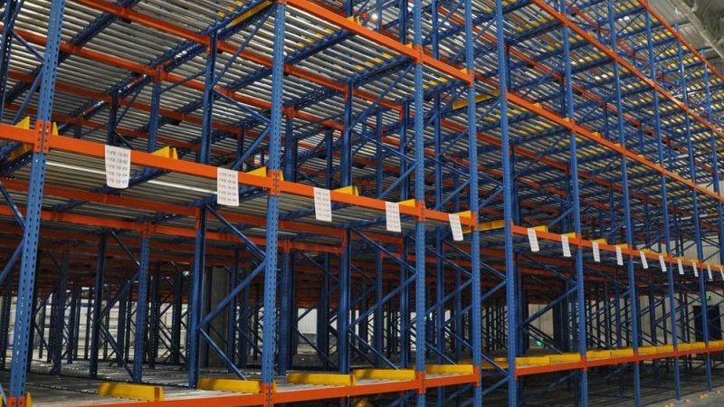 Hệ thống kệ Pallet Flow - Lưu trữ động bằng trọng lực Hệ thống kệ Pallet Flow - Lưu trữ động bằng trọng lực