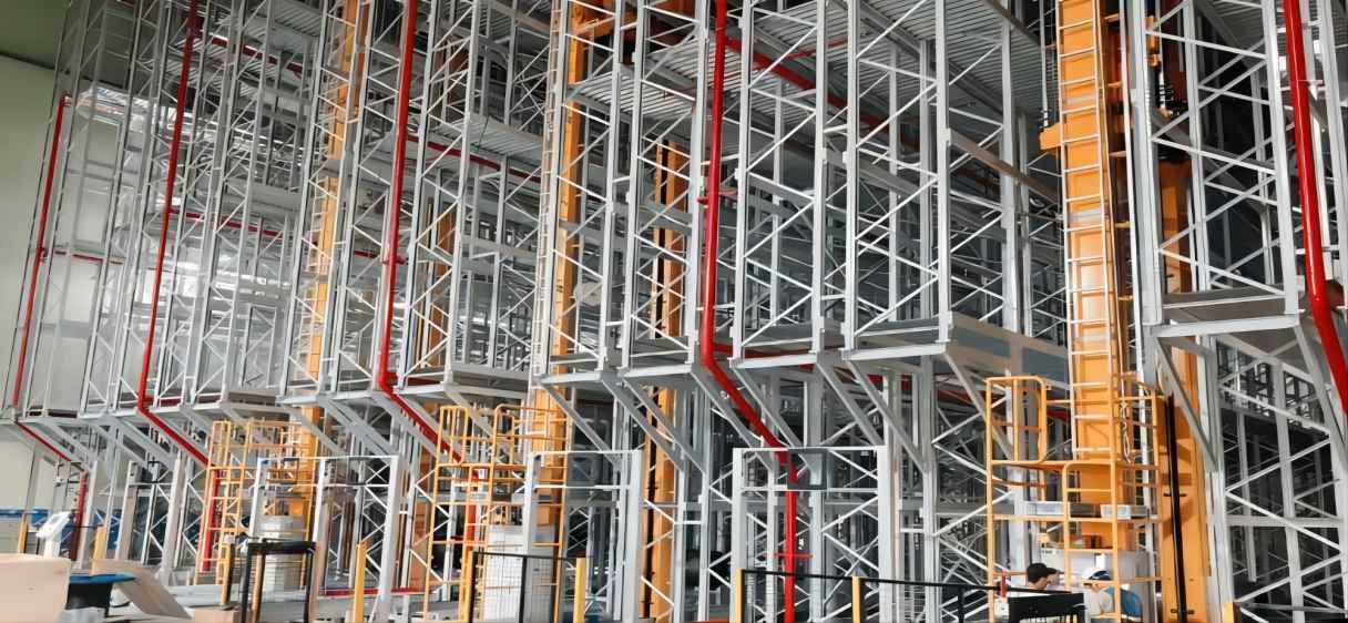Loại cần trục nào được sử dụng trong ASRS?