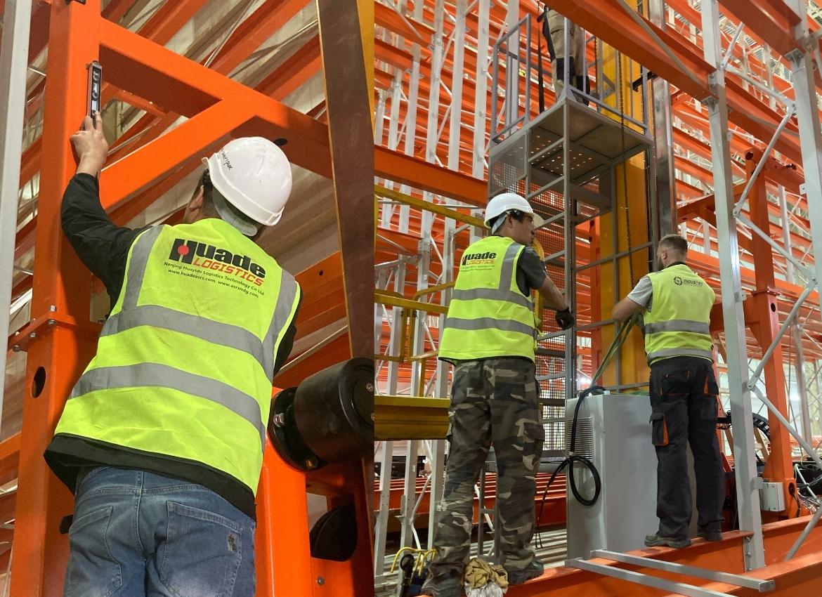 Kho chứa container bằng cần trục stacker quá khổ phi tiêu chuẩn